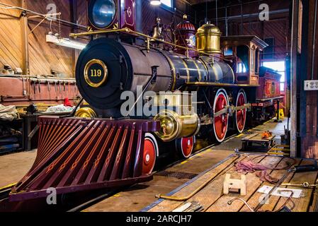 Locomotives à vapeur au charbon et au bois. Répliques de moteurs à vapeur d'origine le long de Transcontinental RR.. Situé à Promontory point, Utah, États-Unis. Banque D'Images