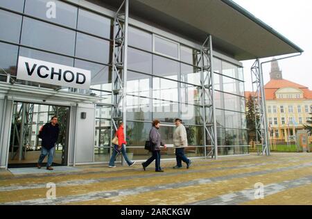 Ceske Budejovice, République Tchèque. 12 novembre 2004. ***PHOTO DU FICHIER*** l'hôpital de Budweis (photo le 12 novembre 2004) vérifiant la suspicion de coronavirus chez un touriste chinois, le 21 janvier 2019, à Budweis, en République tchèque. Sur la photo est vu une entrée à l'hôpital. Crédit: David Veis/Ctk Photo/Alay Live News Banque D'Images