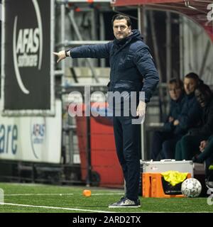 WIJDEWORMER, 27-01-2020, complexe de stages AFAS, saison 2019/2020, Football néerlandais Keuken Kampioen Divisie. Jong AZ entraîneur Koen Stam pendant le match Jong AZ - Almere City Credit: Pro Shots/Alay Live News Banque D'Images