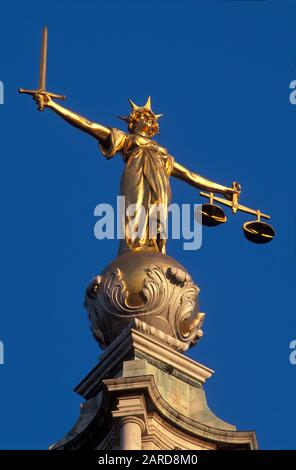 Statue De Justice, Old Bailey Londres Banque D'Images