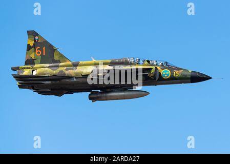 Un magnifique avion de chasse Saab 37 Viggen du vol historique de l'armée de l'air suédoise. Banque D'Images