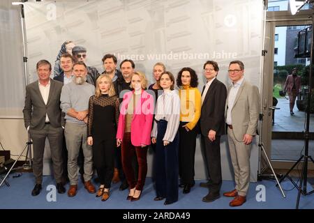 Anna Maria Mühe, Elisa Schlott, Vanessa Loibl, Ludwig Trepte, David Schütter, Franz Hartwig, Hans-Jochen Wagner , Thomas Sarbacher, Elmar Fischer, Robe Banque D'Images