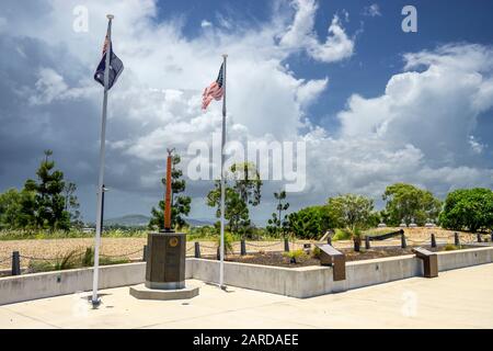 Cinquième Monument Commémoratif De La Force Aérienne Des États-Unis À Kissing Point Fort, Townsville, Queensland, Australie Banque D'Images
