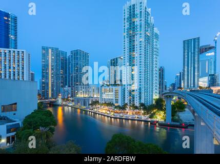 Vue Sur Le Centre-Ville De Miami Depuis La Station Metrorail, Miami, Floride, États-Unis D'Amérique, Amérique Du Nord Banque D'Images