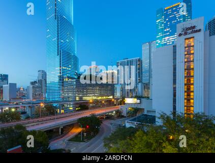 Vue Sur Le Centre-Ville De Miami Depuis La Station Metrorail, Miami, Floride, États-Unis D'Amérique, Amérique Du Nord Banque D'Images