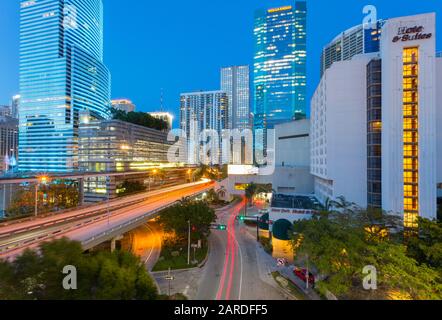 Vue Sur Le Centre-Ville De Miami Depuis La Station Metrorail, Miami, Floride, États-Unis D'Amérique, Amérique Du Nord Banque D'Images