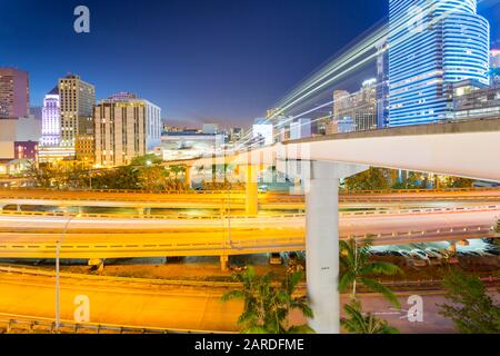 Vue Sur Le Centre-Ville De Miami Depuis La Station Metrorail, Miami, Floride, États-Unis D'Amérique, Amérique Du Nord Banque D'Images