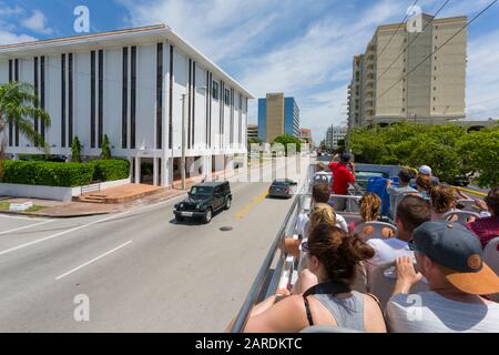 Vue depuis le bus à toit ouvert de Coral Gables, Miami, Floride, États-Unis d'Amérique, Amérique du Nord Banque D'Images