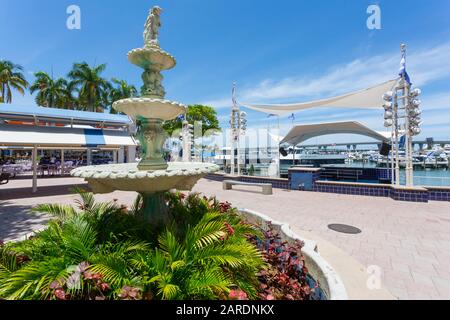 Harbour in the Bayside Marketplace in Downtown, Miami, Floride, États-Unis d'Amérique, Amérique du Nord Banque D'Images