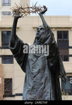 Statue De Catherine De Sienne, Cathédrale Saint-Patrick, Est De Melbourne Banque D'Images