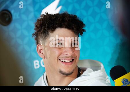 East Rutherford, États-Unis. 27 janvier 2020. Quarterback Patrick Mahomes #15 des chefs de Kansas City parle aux médias lors de la soirée d'ouverture du Super Bowl LIV présentée par LA   à Marlins Park le lundi 27 janvier 2020 à Miami, en Floride. Les chefs de Kansas City joueront les 49ERS de San Francisco dans Super Bowl LIV le dimanche 2 février 2020. Photo de Kevin Dietsch/UPI crédit: UPI/Alay Live News Banque D'Images