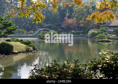 Shukkei-en Garden (jardin de paysages), Hiroshima, Japon, un jardin japonais traditionnel Banque D'Images