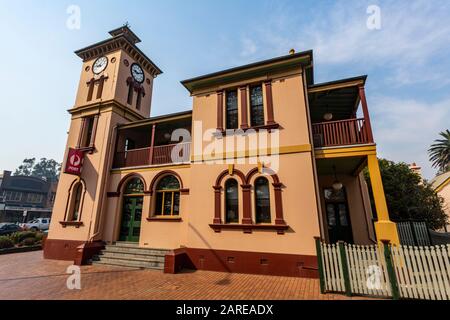 Façade du magnifique bureau de poste de Kiama, construit en 1878 dans la brique victorienne style italien, à Kiama, côte sud de la Nouvelle-Galles du Sud Banque D'Images