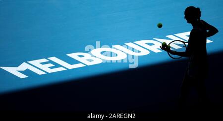 Melbourne, Australie. 28 janvier 2020. Petra Kvitova, de la République tchèque, est vu lors du match de quart-finale des femmes contre Ashleigh Barty, d'Australie, au championnat australien de tennis ouvert à Melbourne, en Australie, le 28 janvier 2020. Crédit: Bai Xuefei/Xinhua/Alay Live News Banque D'Images