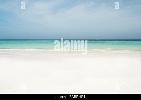 Couleur turquoise mer et sable blanc fond paysage Caribbean Seascape Banque D'Images