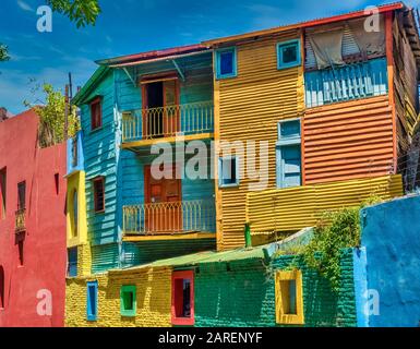 Des scènes colorées de rue de Caminto à la Boca, le plus ancien quartier de classe ouvrière de Buenos Aires, en Argentine. Banque D'Images