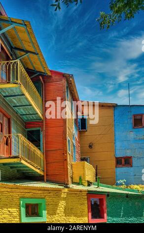 Des scènes colorées de rue de Caminto à la Boca, le plus ancien quartier de classe ouvrière de Buenos Aires, en Argentine. Banque D'Images