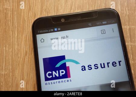 Site Web CNP Assurances affiché sur un smartphone moderne Banque D'Images