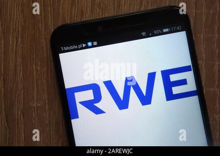 Logo RWE affiché sur un smartphone moderne Banque D'Images