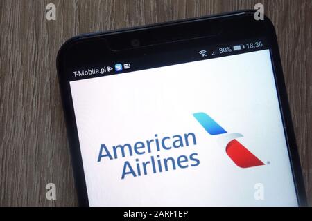 Logo American Airlines affiché sur un smartphone moderne Banque D'Images