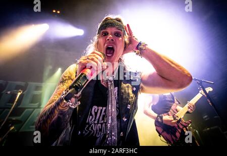Copenhague, Danemark. 26 janvier 2020. Le groupe américain Metal glam Steel Panther exécute un concert en direct à Amager Bio à Copenhague. Ici, le chanteur Michael Starr est vu en direct sur scène. (Crédit Photo: Gonzales Photo - Nikolaj Bransholm). Banque D'Images
