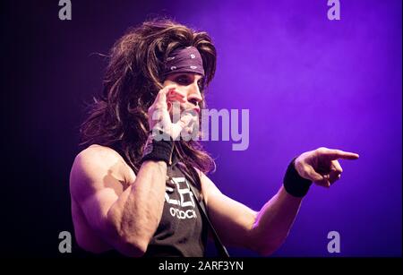 Copenhague, Danemark. 26 janvier 2020. Le groupe américain Metal glam Steel Panther exécute un concert en direct à Amager Bio à Copenhague. Ici, le guitariste Satchel est vu en direct sur scène. (Crédit Photo: Gonzales Photo - Nikolaj Bransholm). Banque D'Images