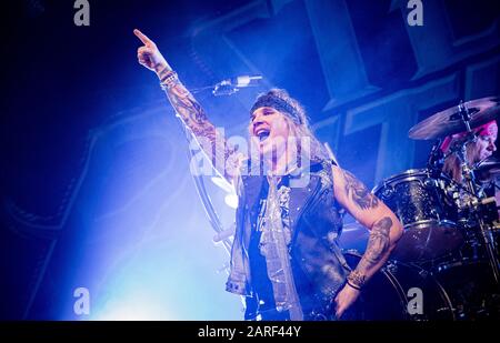 Copenhague, Danemark. 26 janvier 2020. Le groupe américain Metal glam Steel Panther exécute un concert en direct à Amager Bio à Copenhague. Ici, le chanteur Michael Starr est vu en direct sur scène. (Crédit Photo: Gonzales Photo - Nikolaj Bransholm). Banque D'Images