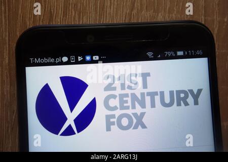 Logo Fox du 21ème siècle affiché sur un smartphone moderne Banque D'Images