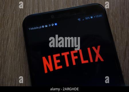 Logo Netflix affiché sur un smartphone moderne Banque D'Images