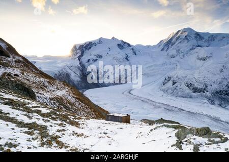 Soleil sur le glacier de Monte Rosa, vue aérienne, Zermatt, canton du Valais, Alpes suisses, Suisse, Europe Banque D'Images
