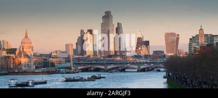 City of London, Square Mile, spectacles panoramiques terminés 22 Bishopsgate Tower, Londres, Angleterre, Royaume-Uni, Europe Banque D'Images