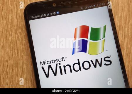 Logo Microsoft Windows affiché sur un smartphone moderne Banque D'Images