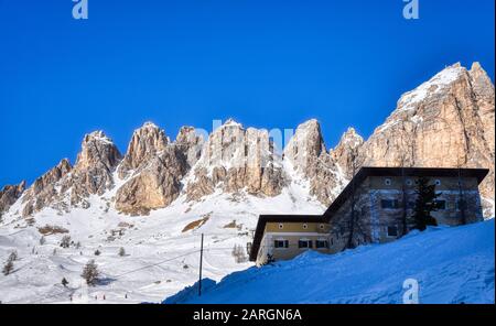 De Passo Gardena vue sur le groupe de Cir accessible à pied en peu de temps Banque D'Images