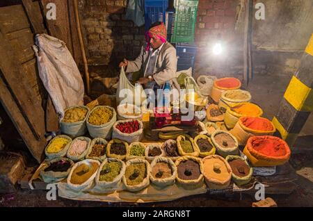 Nightmarket à Paharganj, la banlieue urbaine opte pour la gare de New Delhi Banque D'Images