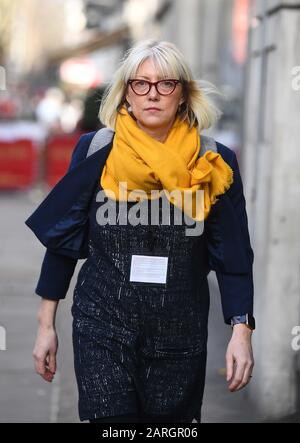 Rebecca Burke, ancienne directrice du programme TalkTalk, pendant la pause déjeuner pour son tribunal de l'emploi où elle réclame un licenciement injuste et une rémunération inégale à l'encontre de la compagnie de télécommunications. Photo PA. Date De L'Image: Mardi 28 Janvier 2020. L'ancienne directrice du programme a déclaré que son salaire de 110 000 livres était de 40 % inférieur au salaire de trois de ses collègues masculins, qui avaient les mêmes titres et responsabilités d'emploi. Voir l'histoire de PA TRIBUNAL TalkTalk. Crédit photo devrait lire: Victoria Jones/PA Wire Banque D'Images