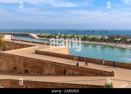 Majorque, Espagne - 8 mai 2019: Promenade en bord de mer à Palma de Majorque. Banque D'Images