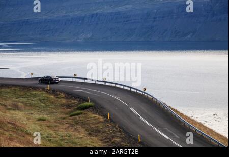 Route De Curvy, Kerlingfjordur, Westfjords, Islande Banque D'Images