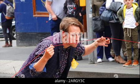 Edinburgh Flinge Festival, Street Performer, Royal Mile Banque D'Images