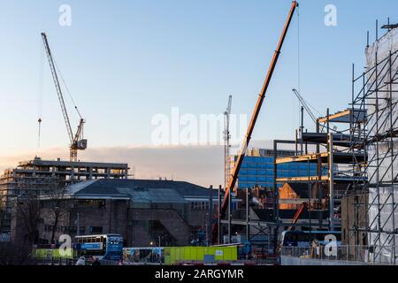Vue tôt le matin des travaux de construction sur Le Côté sud de Nottingham City, le Notinghamshire Angleterre Royaume-Uni Banque D'Images