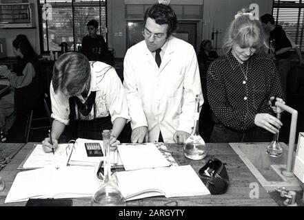 Leçon de chimie, école secondaire, Nottingham, Royaume-Uni 1992 Banque D'Images