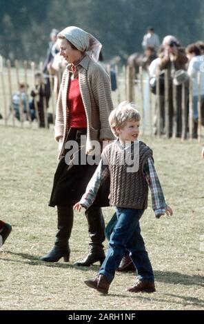 HRH Princess Anne et son fils Peter Phillips aux épreuves de Badminton Horse, Grande-Bretagne avril 1986 Banque D'Images