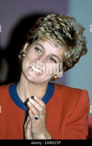 La princesse Diana de HRH présente les Prix McDonald's pour enfants d'honneur, Londres, Grande-Bretagne, février 1993 Banque D'Images