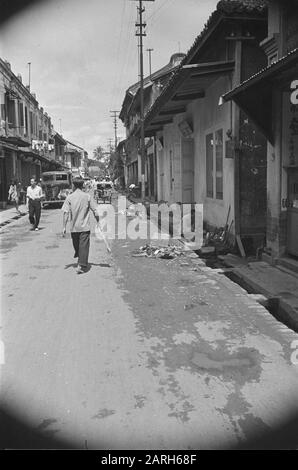 Photo Reportage Palembangs Shopping Street Dans Le Quartier Chinois De Palembangs Date : Janvier 1947 Lieu : Indonésie, Antilles Orientales Néerlandaises, Palembangs, Sumatra Banque D'Images