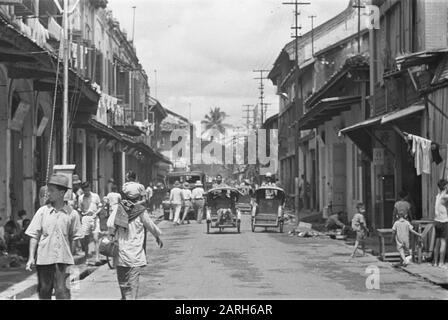 Photo Reportage Palembangs Shopping Street Dans Le Quartier Chinois De Palembangs Date : Janvier 1947 Lieu : Indonésie, Antilles Orientales Néerlandaises, Palembangs, Sumatra Banque D'Images