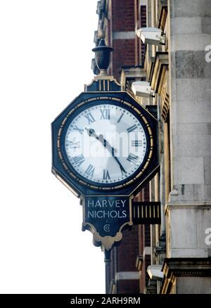 Horloge au grand magasin Harvey Nichols, Londres, Angleterre. Banque D'Images