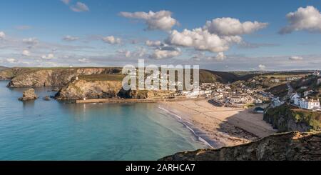 La ville côtière de Portreath, vue depuis le sentier de la côte sud-ouest, Cornwall, Royaume-Uni Banque D'Images