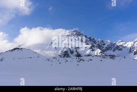 Kozi Wierch pic dans le paysage d'hiver. Tatry. Banque D'Images