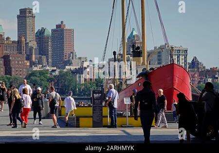 Pier 17 South Street Seaport Manhattan NYC Banque D'Images