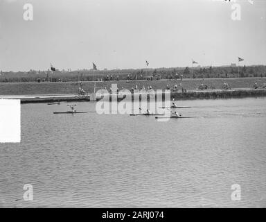 Championnat de canoë des Pays-Bas à 1000 mètres. W. Pool by finish on Bosbaan Date: 8 July 1950 lieu: Amsterdam, Noord-Holland mots clés: Canoë, sport Nom De La Personne: Pool, W. Banque D'Images