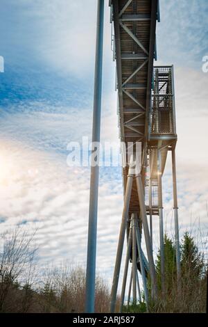 À Winterberg, dans la région de 'Kappe' est le pont panoramique pour les piétons. Banque D'Images